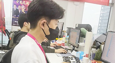 泯樂：時(shí)刻保持熱愛，敢做自己的英雄